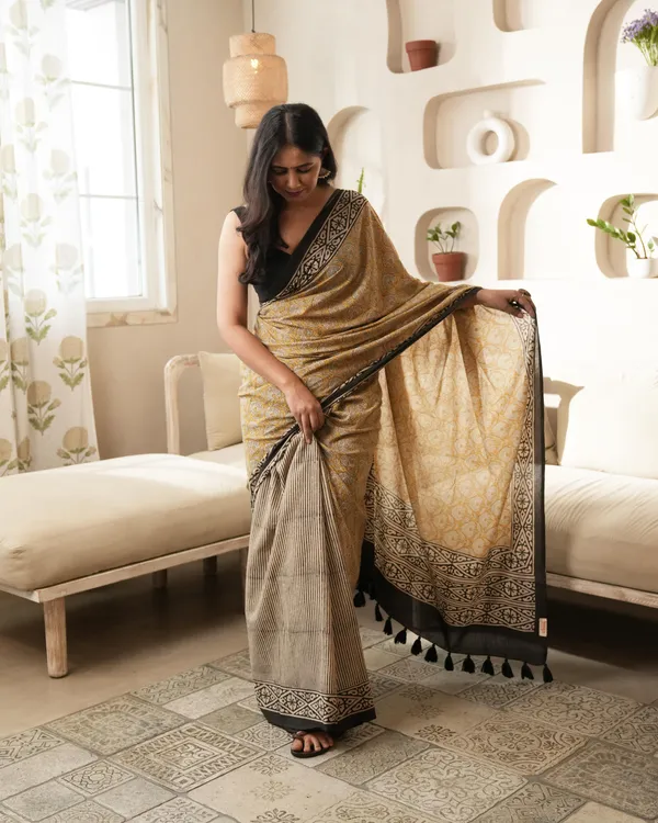 Mustard_Cotton_Dual_Print_Mul_Saree_For_Women